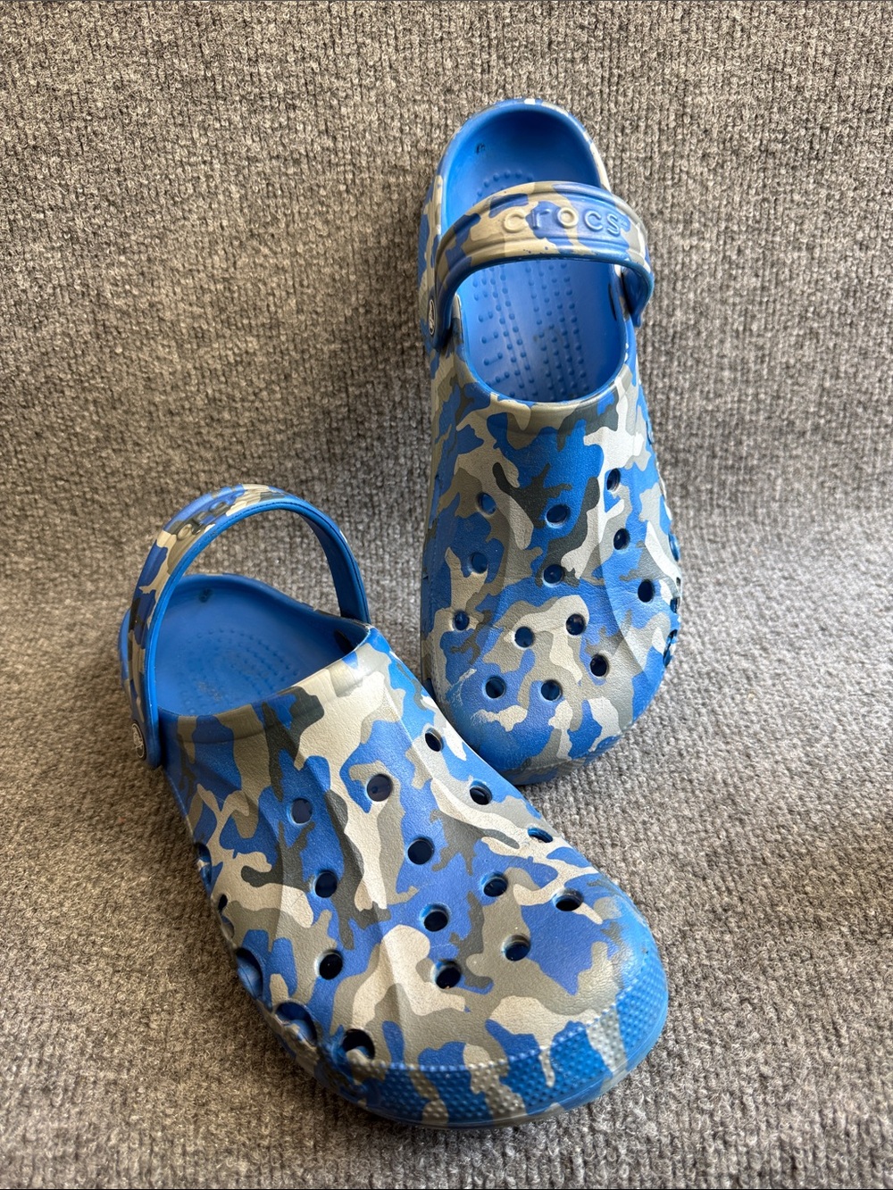 CROCS Blue and Gray Camo Men’s 10 Women’s 12